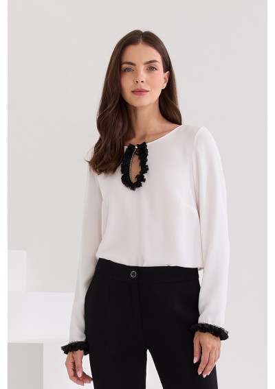 Biała bluzka z czarną łezką...