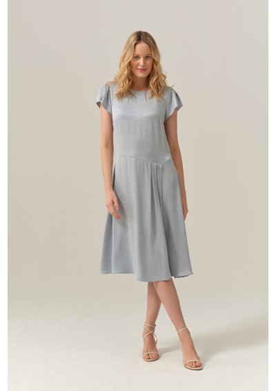 Sukienka w kolorze zimnego...