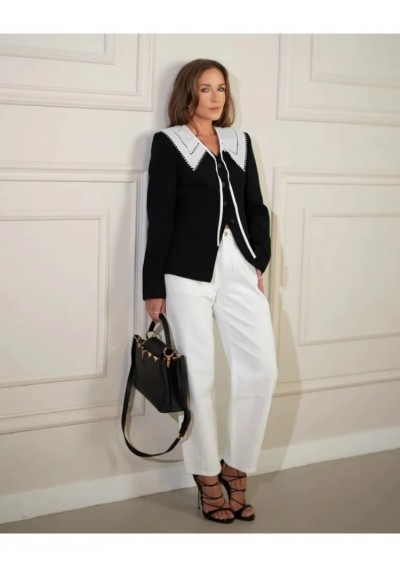 Jeasny w kolorze białym...