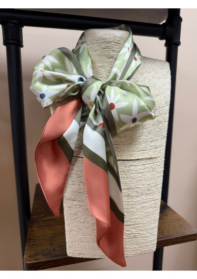 Krawatka zielona z motywem...